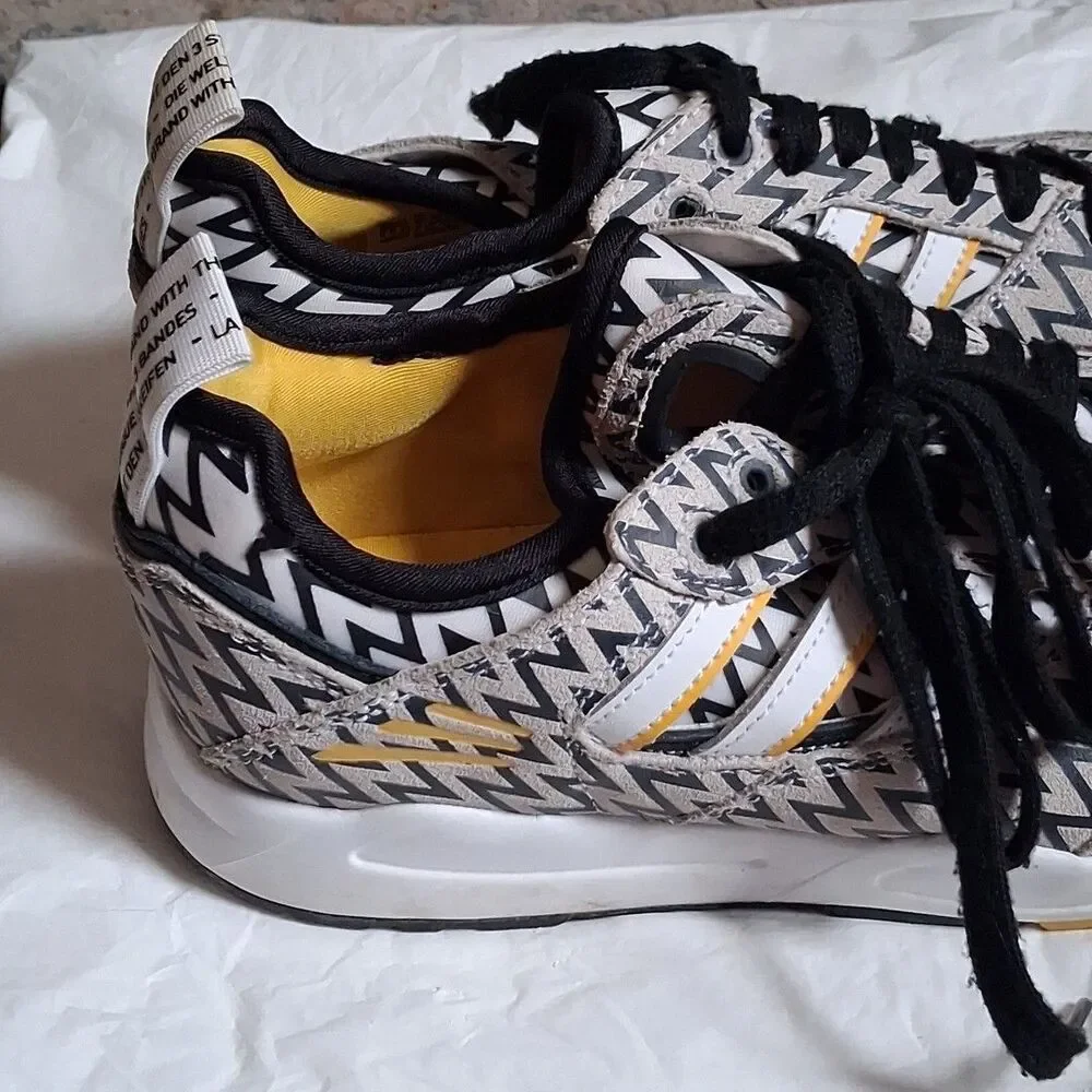 Adidas black / white zigzag pattern men's shoes size 7 yellow lining SHW 675001
